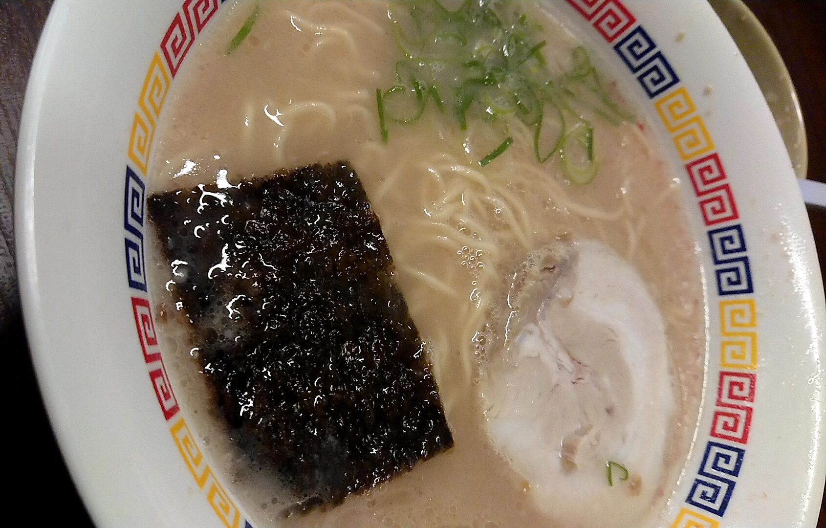 丸星中華そばセンター（福岡県久留米市）…ヘビーな豚骨スープとお惣菜コーナーが魅力
