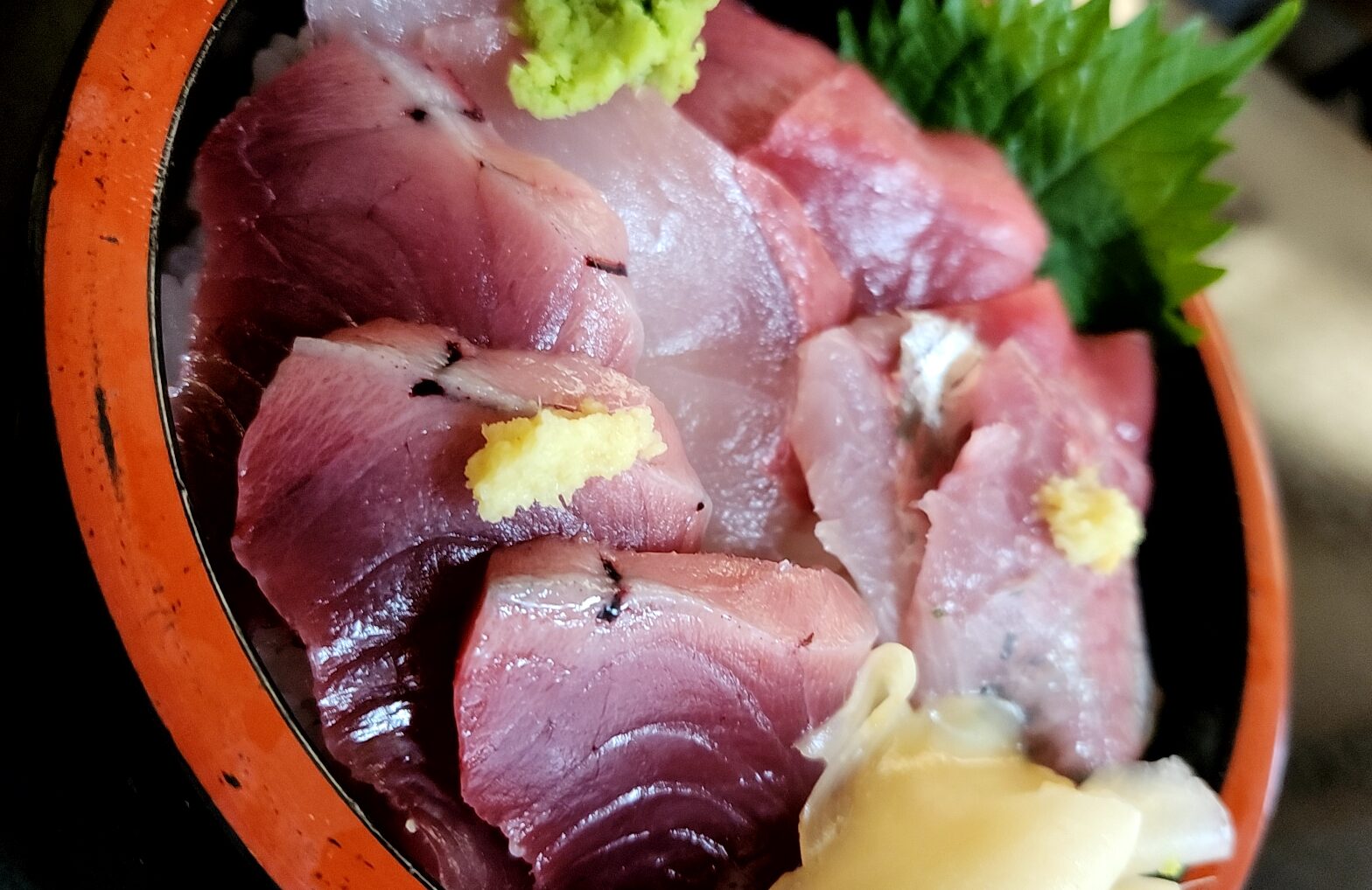 悠久（茨城県東茨城郡大洗町）…大洗屈指の大人気店、身の厚い切り身の海鮮丼に満足