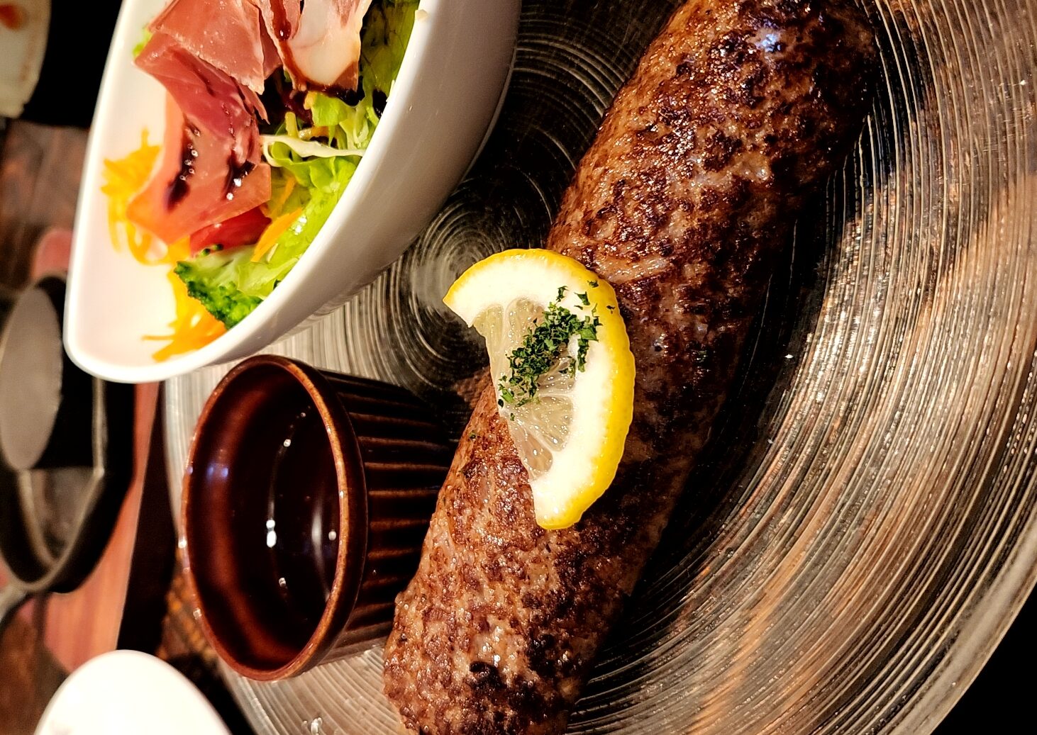 タヴェルナハンバーグ（茨城県水戸市）…水戸の超人気店はレアなハンバーグ、しっかり焼いて食べたい