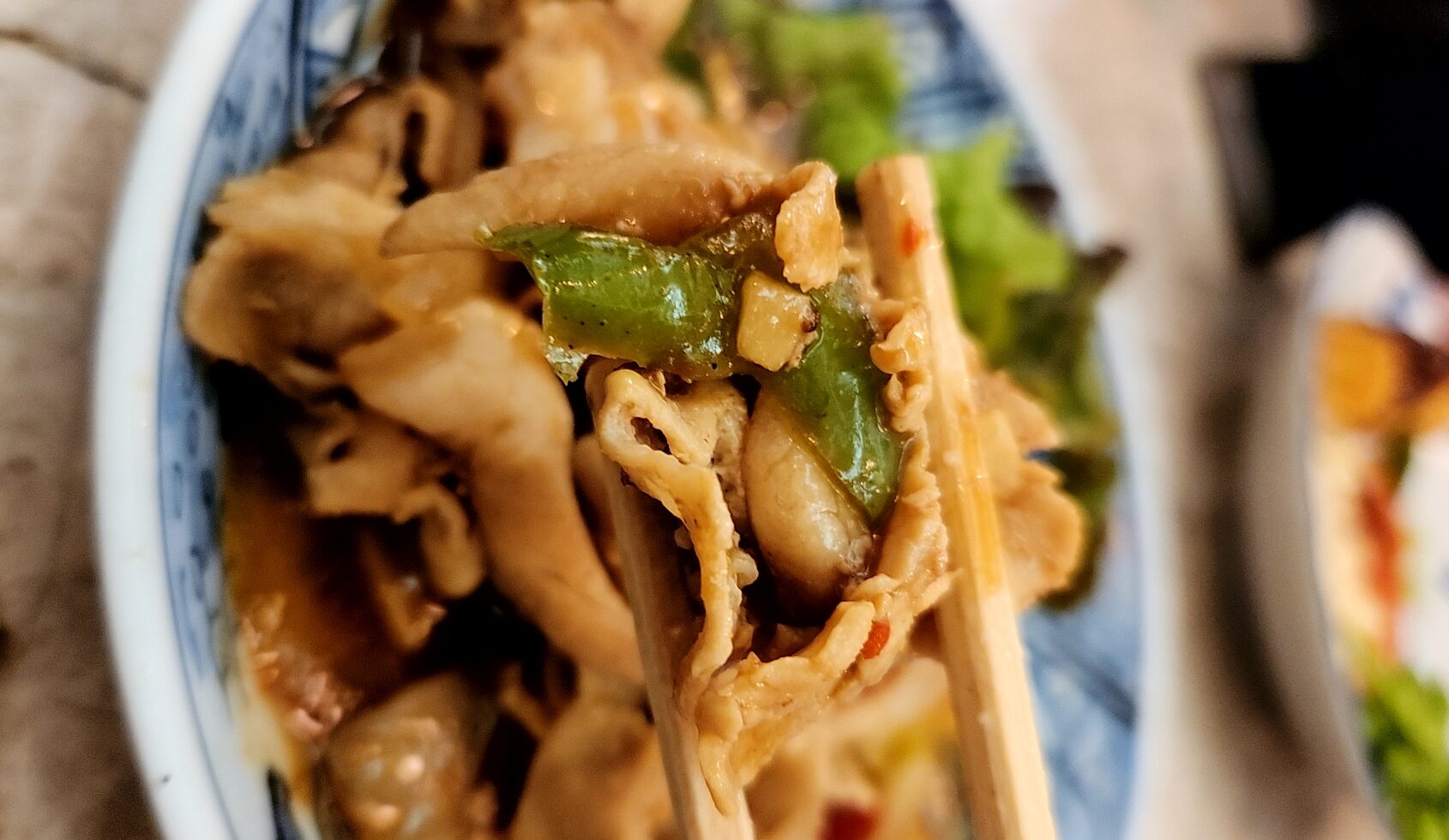 京極スタンド（京都府京都市中京区）…和洋中、各々のアテを喧騒の中で楽しむ