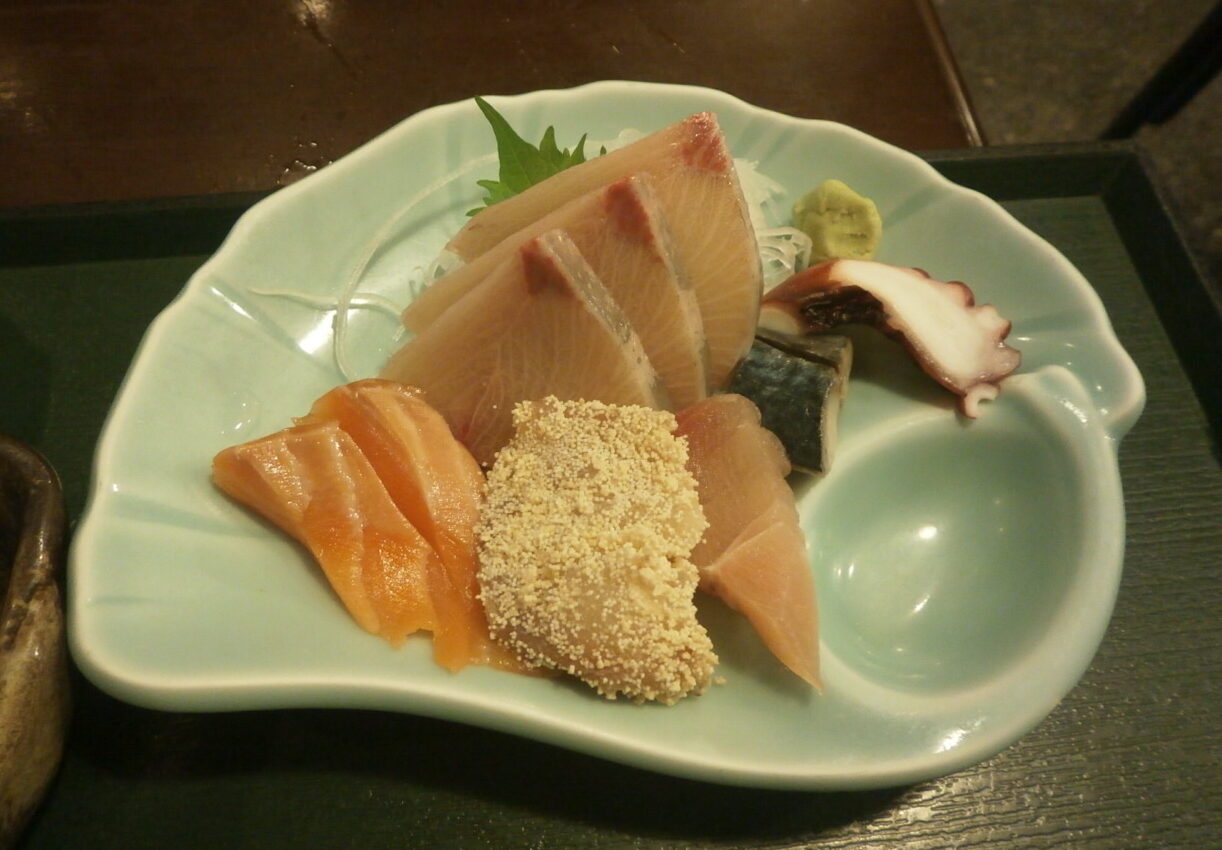 近江町食堂（石川県金沢市）…近江町市場の隠れた名店、魅惑の魚料理と米と酒