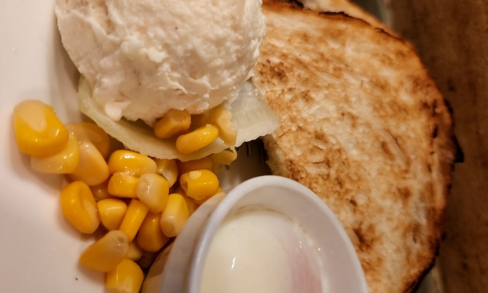 BERG（東京都新宿区）…新宿駅の構内で、朝からビールもコーヒーも