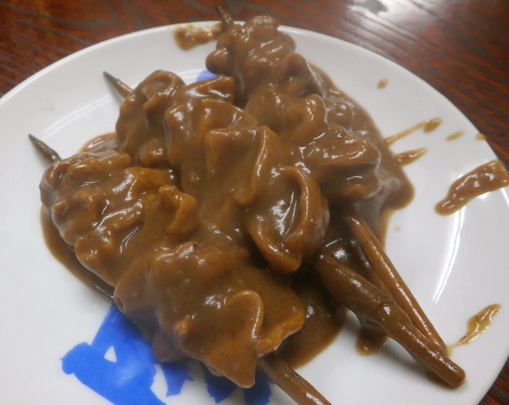 金の字 支店（静岡県静岡市清水区）…もつカレーの名店は、肉ばかりでなく野菜料理も魅力