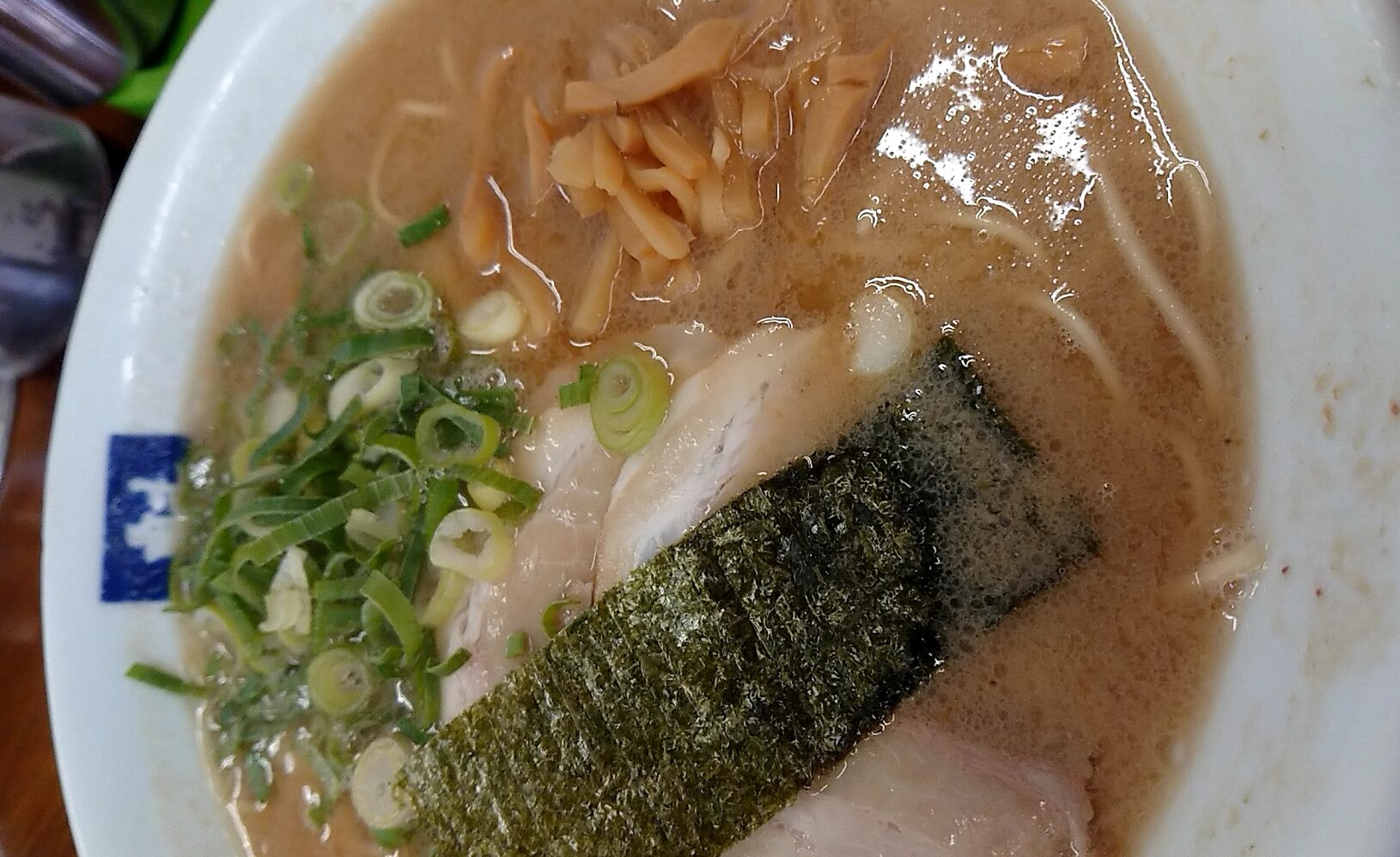 魁龍 小倉本店（福岡県北九州市小倉北区）…圧倒的な濃度のスープが主役、北九州代表の一杯