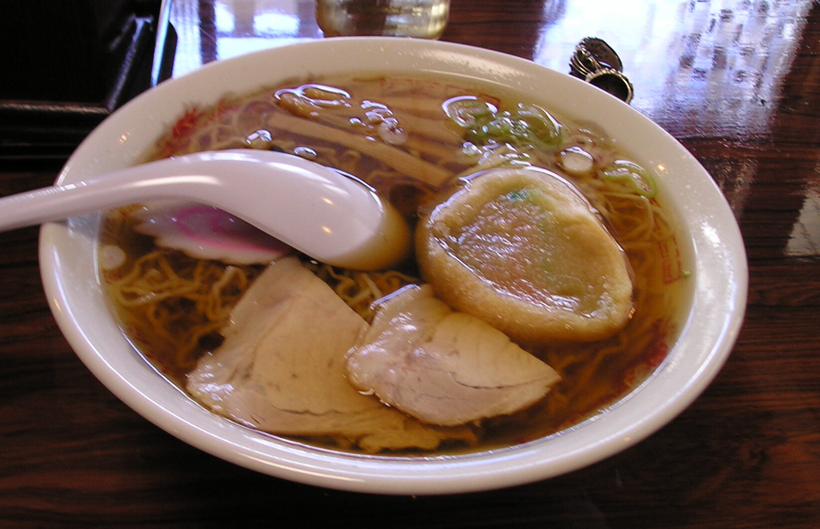 名代三角そばや 本店（秋田県横手市）…秋田代表のご当地ラーメン、焼き干しの香りがたまらない