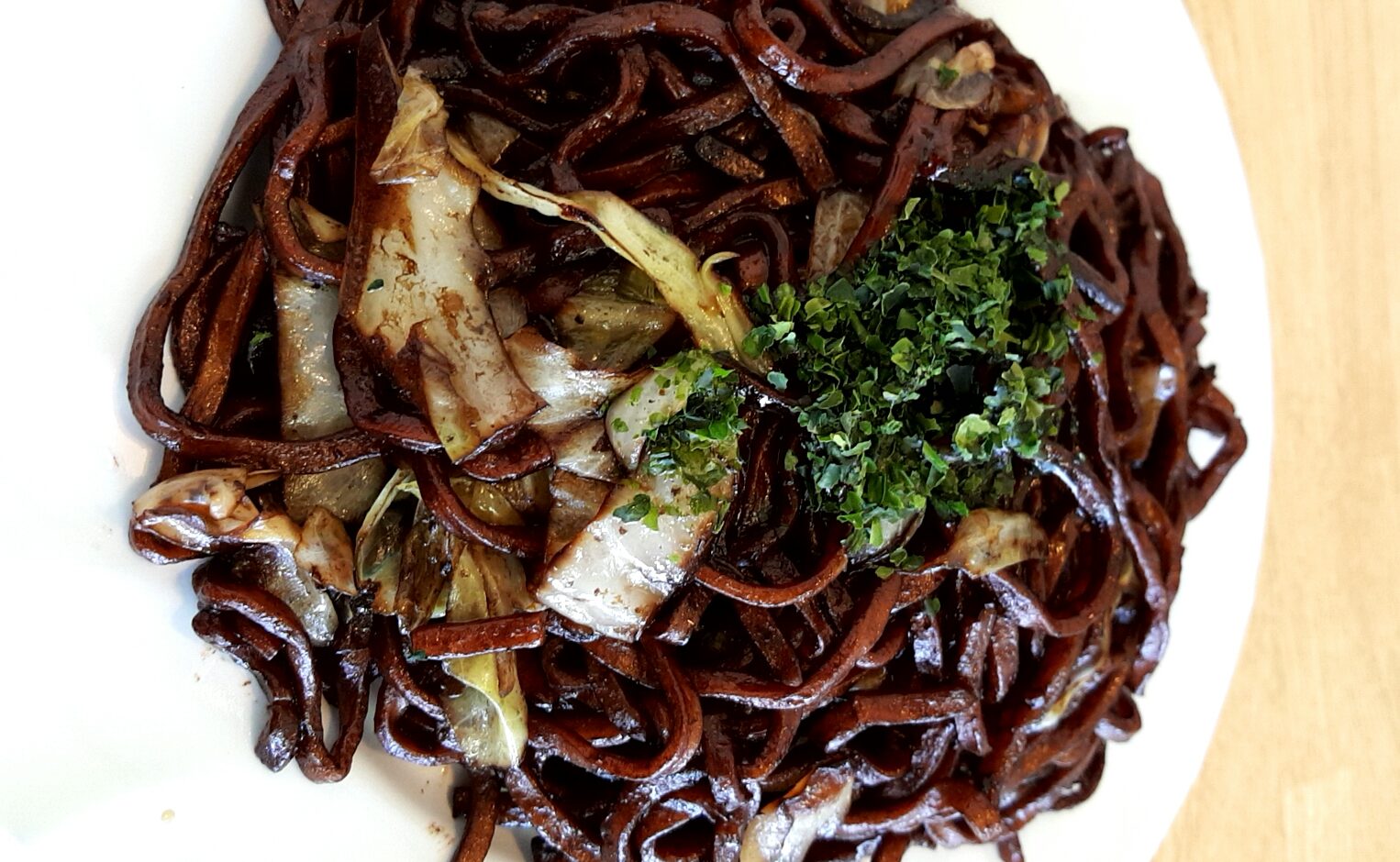 岩崎屋（群馬県太田市）…肉の入らない太田焼きそば、麺とソースのミックスを楽しむ