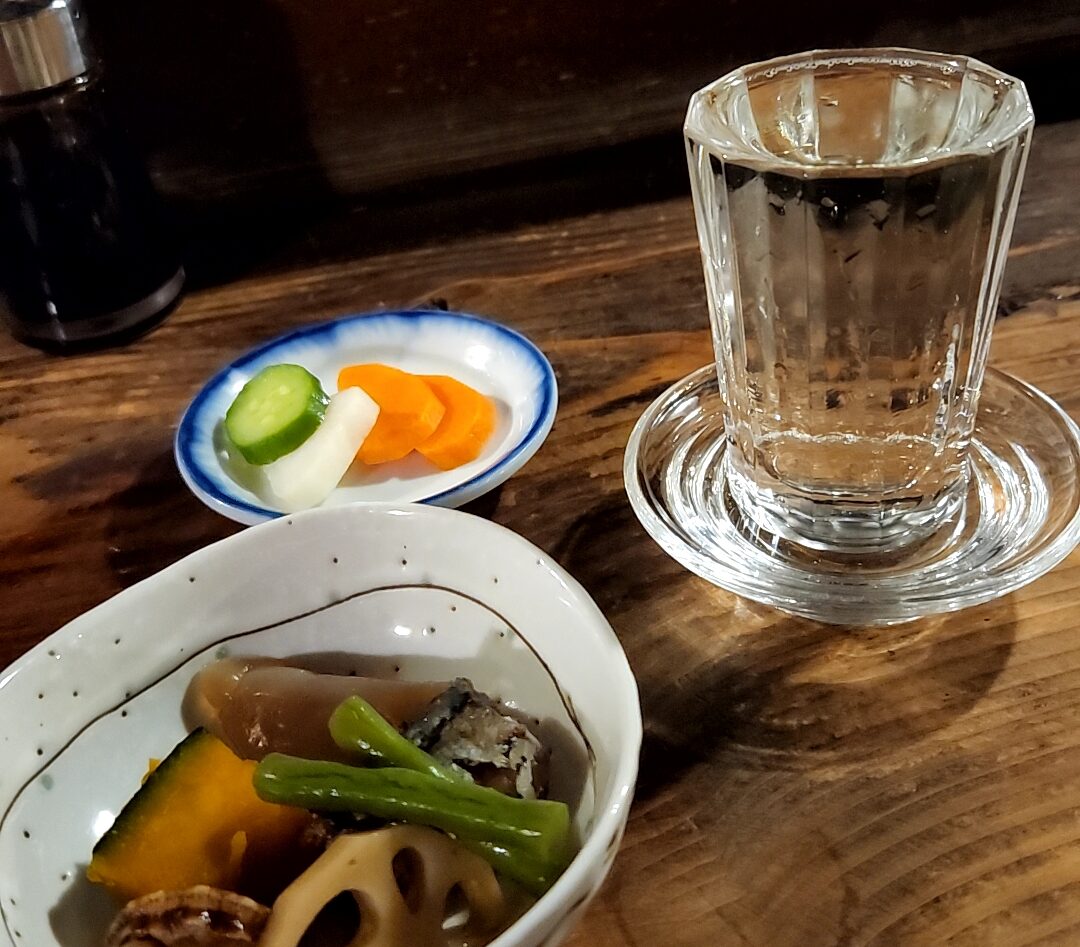 源氏（宮城県仙台市青葉区）…コの字のカウンターで静かに、日本酒と向かい合う