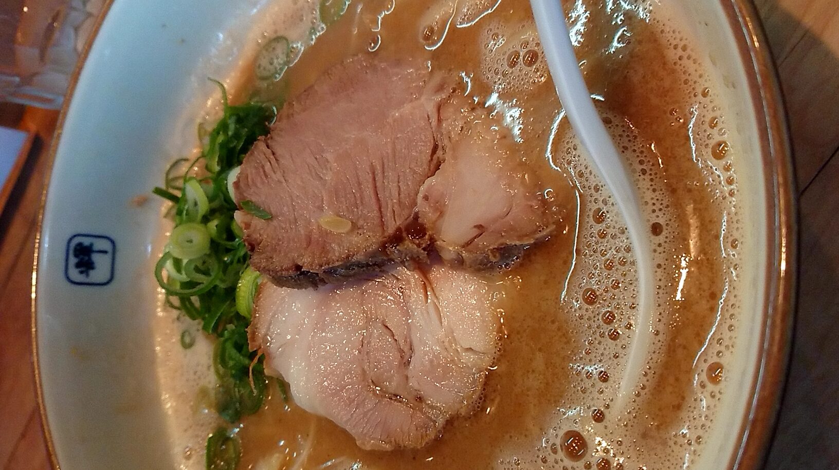 麺や 輝（大阪府大阪市東淀川区）…ズシンとくる魚介豚骨スープ、大阪ラーメンのルーツの一つ