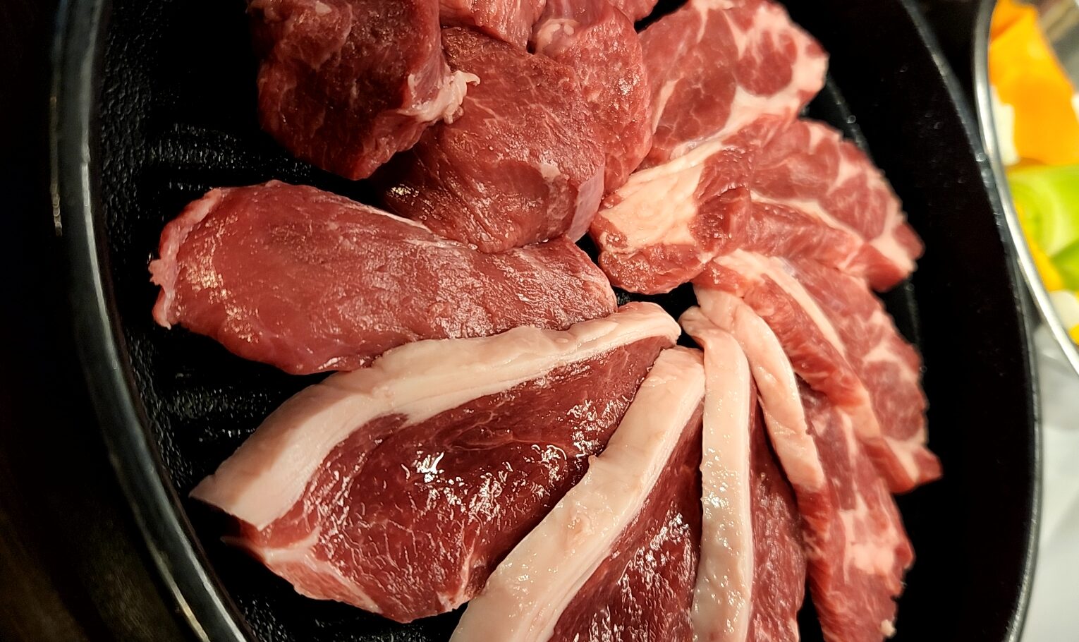 成吉思汗 大黒屋 五丁目店（北海道旭川市）…冷凍保存しない肉厚なラム肉、問答無用の美味さ