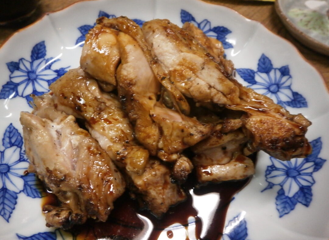 独酌 三四郎（北海道旭川市）…ちろりを炭火で燗酒に、炭火料理のアテと抜群の雰囲気の名店