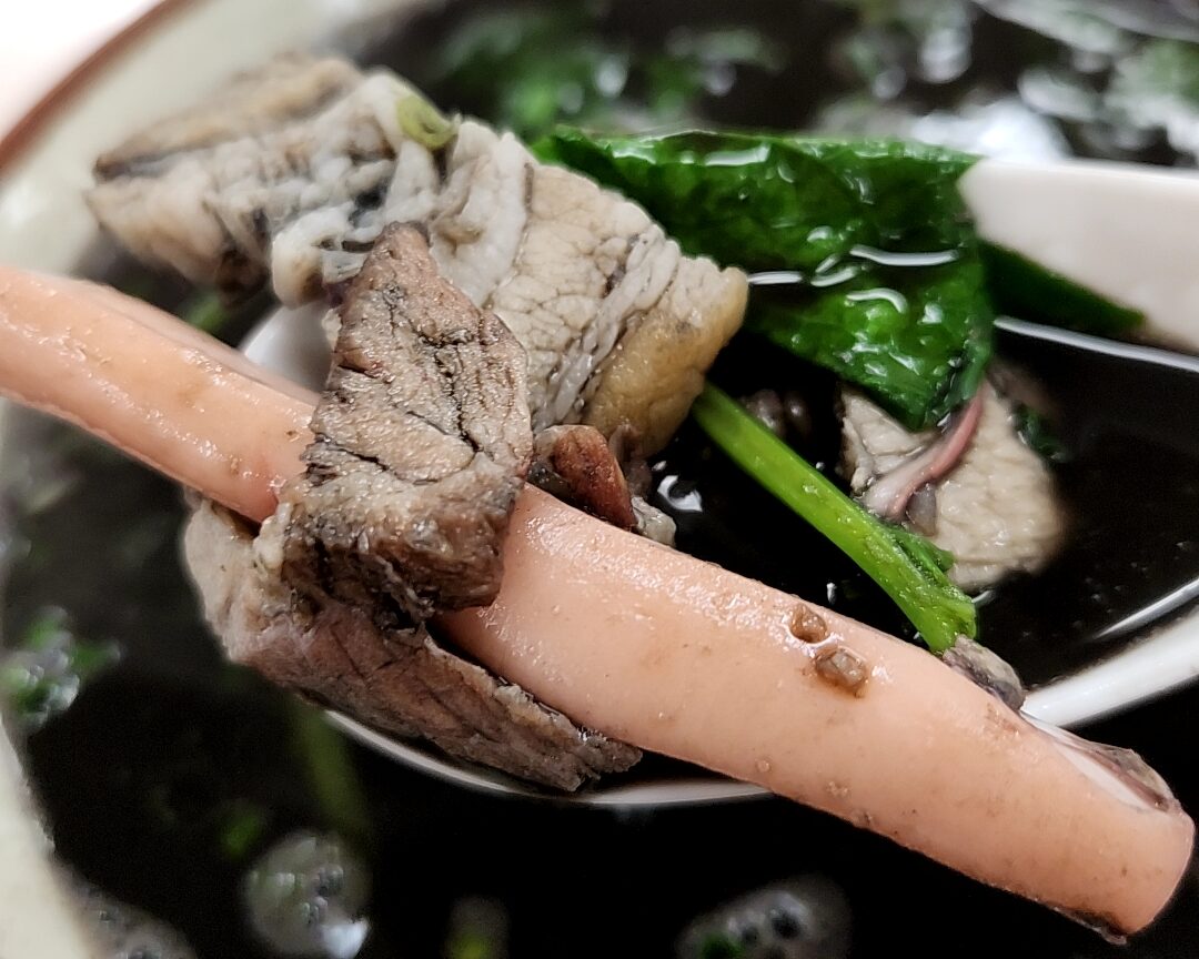 豊年（沖縄県那覇市）…汁物料理と定食類、酒も豊富。牧志公設市場で昼飲みを堪能