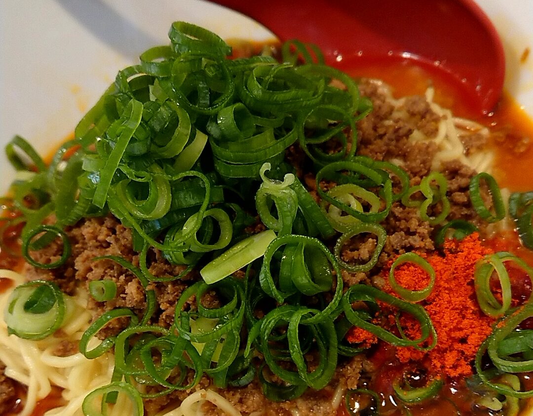 武蔵坊本店（広島県広島市中区）…人気の汁なし担々麺、卓上調味料やトッピングでお好みの味を