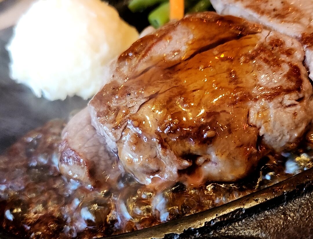 ステーキハウス88 国際通り店（沖縄県那覇市）…ボリュームあるステーキは酒の〆にも腹に収まる？